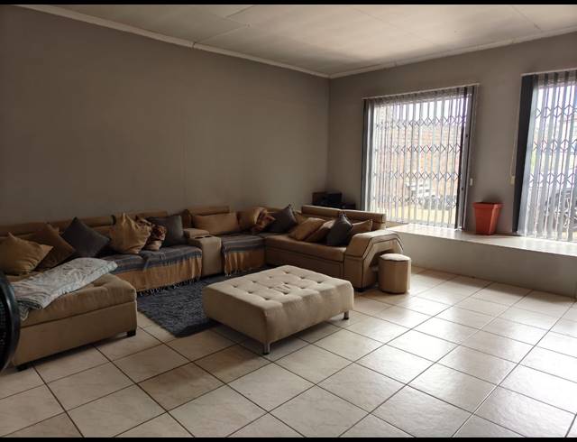 3 BEDROOM HOUSE TO LET IN WALDRIFT